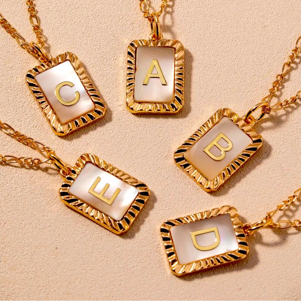 Initial charm Necklace 💕